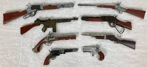lot 152 image: 8 Miniature Metal and Plastic Gun Assortment - Longest 7.5