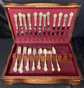 lot 2 image: Set of Sterling Silver Flatware Westmoreland Sterling