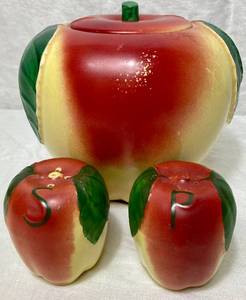 lot 34 image: Hull Pottery Blushing Apple Salt & Pepper plus Cookie Jar