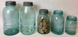 lot 62 image: 5 Vintage Ball Jars - Blue - 3 sizes