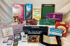 lot 56 image: Vintage Games Collection - board and card games