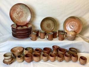 lot 91 image: Vintage Stutio Pottery by various artists - Shades of Orange, Brown and Cream