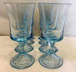 lot 124 image: Fostoria Misty Blue Water Goblets - Set of 8