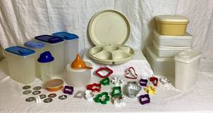 lot 108 image: Vintage Tupperware Collection With Vintage Cookie Cutters