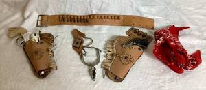lot 115 image: Kit Carson and Fanner 50 Vintage Toy Cap Pistols with Holsters