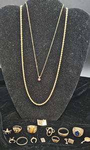 lot 3 image: Collection of 10K Gold Jewelry
