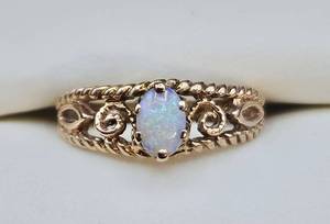 lot 4 image: Opal 10K Gold Ring size 6.25