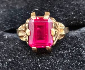 lot 8 image: 10K Gold Lab Grown Ruby Ring size 7.25
