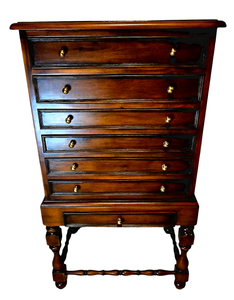 lot 61 image: Seven Drawer Dresser