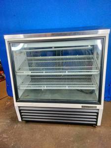True TSID-48-2-L, 48 Refrigerated Deli Display Case, Low-Height & Single Duty