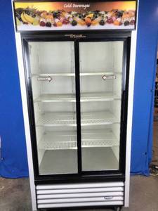 True GDM-33-HC-LD 39 12 GDM Series Two Section Glass Door Merchandiser - 2 Sliding Doors, White & Black, 115v