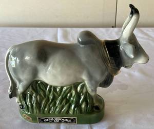 lot 15 image: Vintage Ezra Brooks 1971 Heritage China Decanter