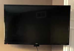 lot 39A image: Seiki 40 Inch TV with Roku and Bracket