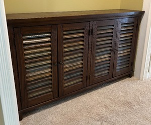 lot 43 image: Charming Wooden Console Cabinet