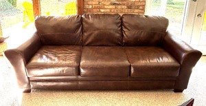 lot 23 image: Beautiful Brown Leather Sofa  Couch