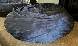 lot 22 image: Huge Love Sac Style Bean Bag Chair  Bed