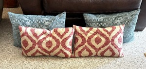 lot 73 image: Four Decorative Accent Pillows