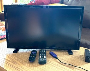 lot 75 image: Insignia 24 TV with Roku