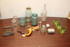 lot 12 image: Collection of Vintage Glassware and Accessories