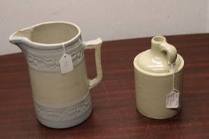 lot 13 image: Set of 2 Vintage Red Wing Stoneware Items - Jug and Pitcher