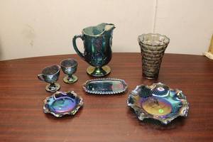 lot 14 image: Set of 8 Vintage Carnival Iridescent Glassware - Pitcher, Tumblers, Plates, and Bowl