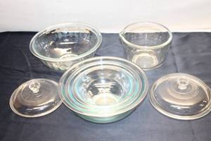 lot 28 image: Set of 5 Pyrex Glass Mixing Bowls and Measuring Cup with Lids