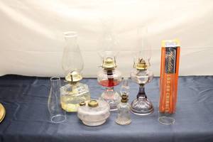 lot 34 image: Collection of 6 Vintage Oil Lamps with Aladdin Chimney