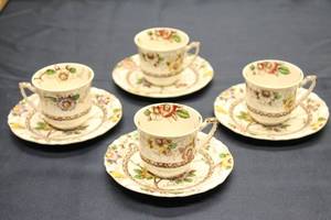 lot 51 image: Set of 4 Alfred Meakin Floral Pattern Teacups and Saucers - English Ceramics