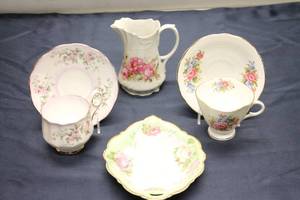 lot 54 image: Group of 5 Vintage Floral Porcelain Tea Set Items