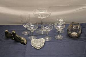 lot 89 image: Collection of Vintage Glassware and Decorative Items - Set of 10