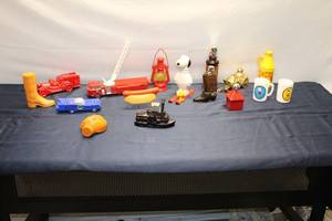lot 140 image: Assorted Vintage Novelty Items - Collection of 14 Pieces