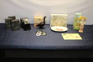 lot 143 image: Group of Vintage Avon and Collectible Items