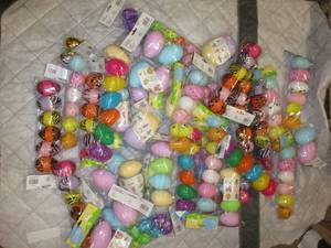 r4- Easter eggs. Approx 200 eggs...