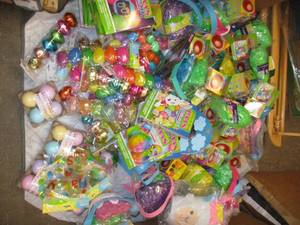 r4- 160 Easter eggs, 20 baskets, 30...
