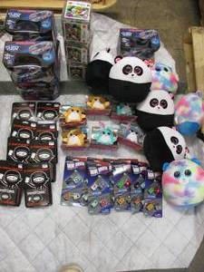p1- Lot of 40 assorted toys...