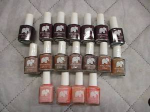 w1- 18 assorted colors of nail poli...