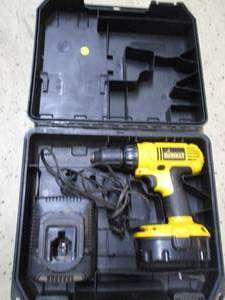 BR- Dewalt cordless drill with batt...