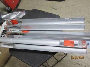 lot 71 image: 6 dolle rails 0.75 inch silver shel...