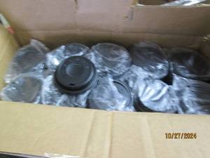 lot 131 image: case of 1000 black 16 oz dome lids...