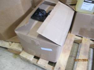 lot 152 image: 10 gallons of diversey vectra floor...