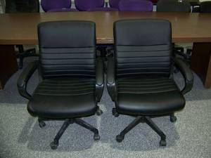 lot 19 image: (2) Nice Office Chairs