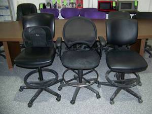 lot 20 image: (3) Office Chairs