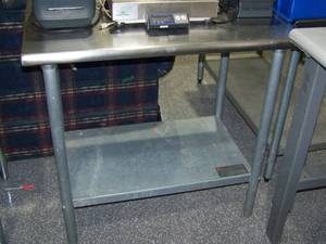 lot 29 image: Eagle Steel Table