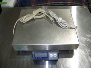 lot 51 image: Mettler Toledo Stainless Steel 150-Pound 150lb Scale