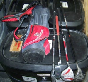 lot 87 image: Childrens Golf Clubs