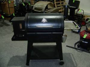 lot 102 image: Pit Boss Pellet GrillSmoker