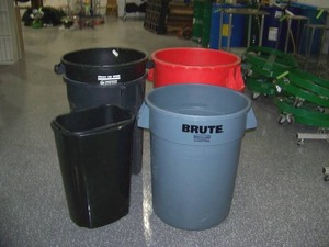 lot 150 image: Plastic Garbage Cans, various sizes