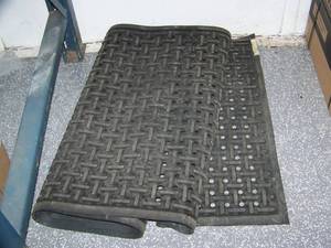 lot 182 image: Non-Slip Rubber Mat