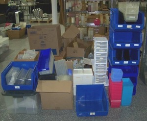 lot 185 image: Large lot of Organizing Bins