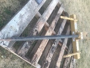 Bucket-mount Bale Spear
